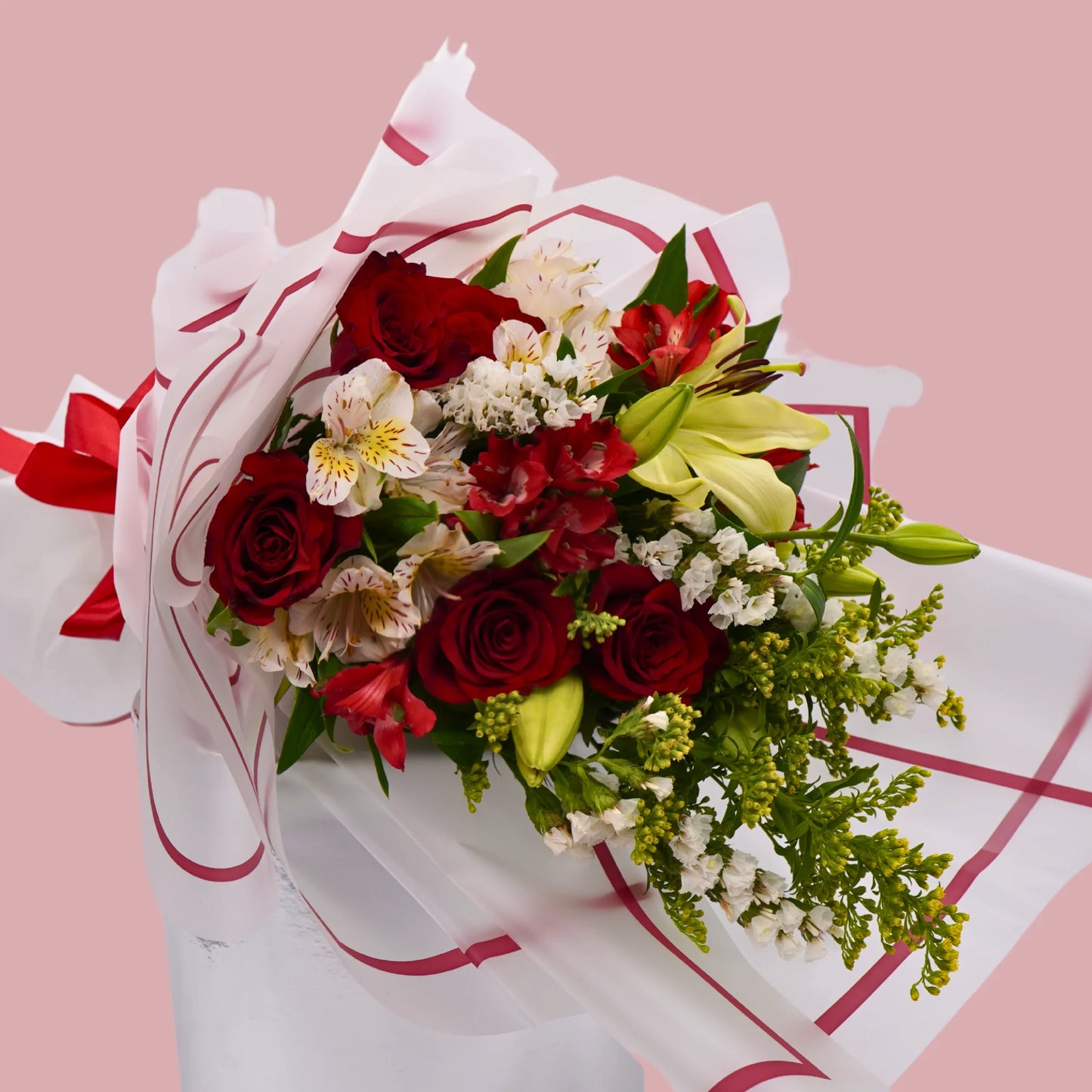 حب مرح مع ابتسامة صفراء